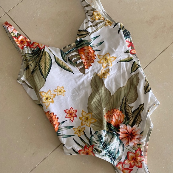 Banana Moon Womens One Piece White Floral Print Miller Kaelua Swimsuit Size M - Picture 1 of 8